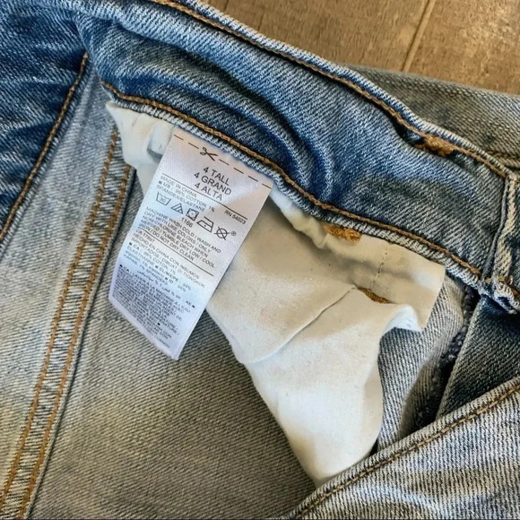 Old Navy Jeans Distressed Boyfriend Straight Leg Light Wash Size 4 Tall - Picture 9 of 10